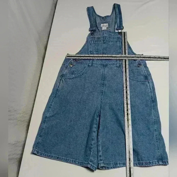 Vintage Moda Intl. The London Jean Overalls shorts. Ladies size M - Picture 3 of 7